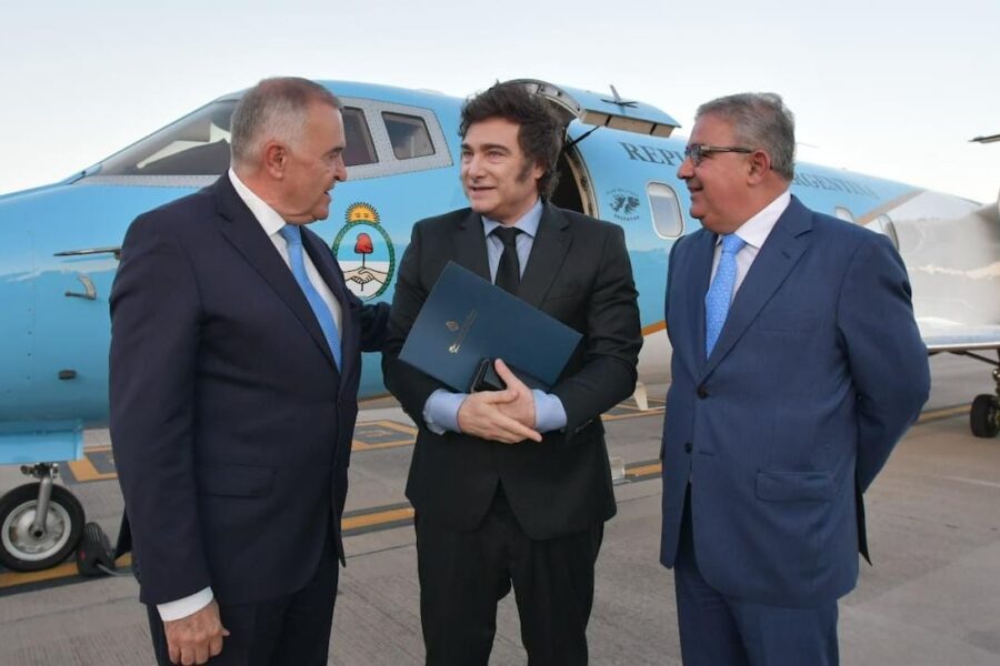 Dos gobernadores peronistas adhirieron al plan a pesar de la caída en el reparto de recursos