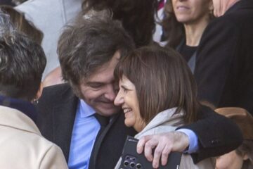 Javier Milei implementará una nueva estrategia en la Policía Federal para abordar delitos complejos