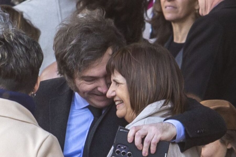 Javier Milei implementará una nueva estrategia en la Policía Federal para abordar delitos complejos