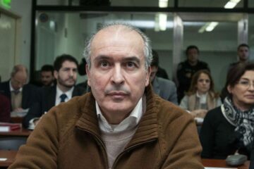 José López llega a Buenos Aires para comparecer ante Tribunales y ser detenido otra vez