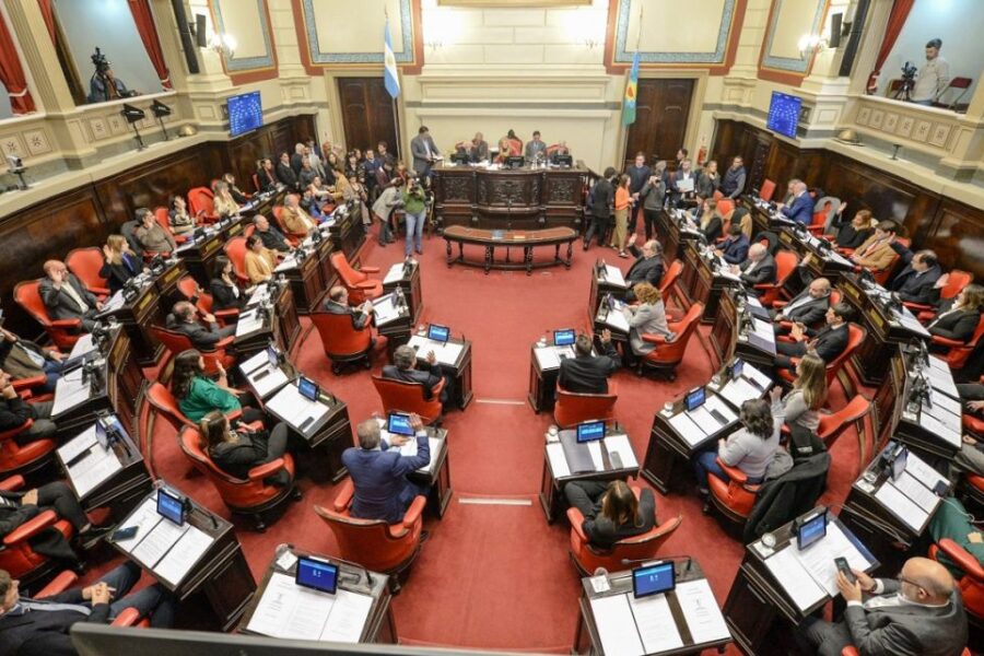 Comunistas critican la reelección indefinida en el Senado bonaerense y generan indignación entre los votantes