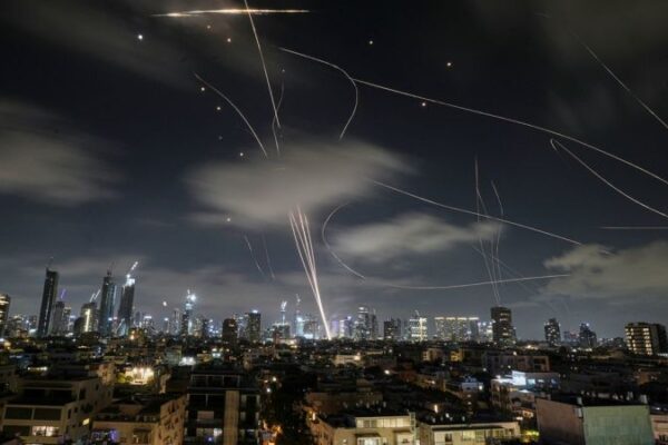 El líder supremo de Irán lanza advertencia: “La batalla comienza” en contexto de tensiones regionales.