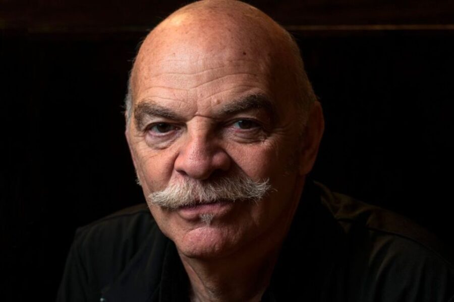 Caparrós tilda a Milei de energúmeno y critica su enfoque político en medio del debate actual