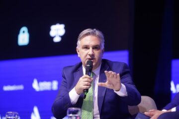 Gobernador de Córdoba rechaza reforma del INTA; se aguarda pronunciamiento de Milei tras su regreso de viaje