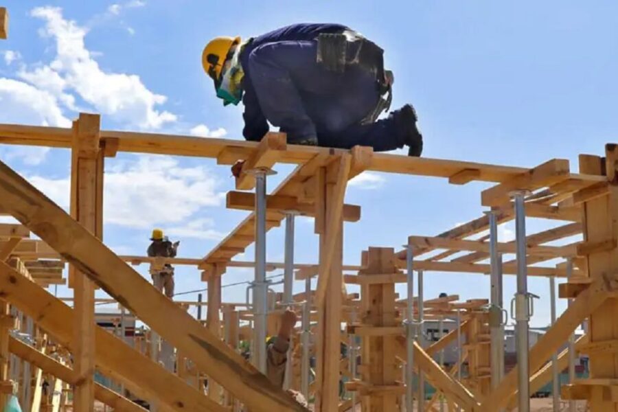 La construcción le reclamó a Milei por las rutas mientras Transporte lanzó la licitación de 741 km de corredores viales