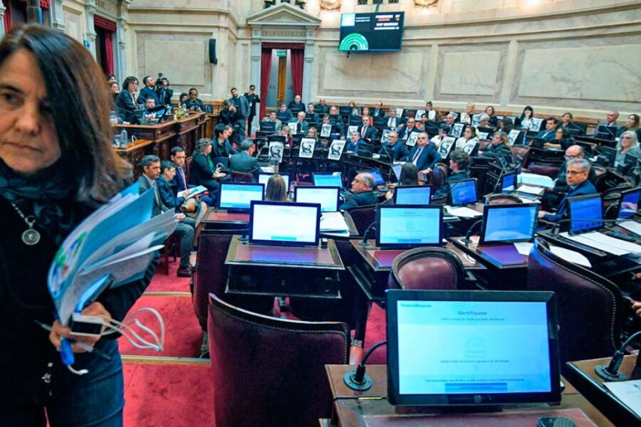 Milei intensifica la confrontación con la oposición, amenazando el blindaje para futuros vetos