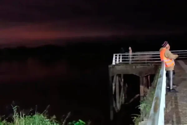 Cámaras de seguridad indican que no hubo un hombre arrojándose al río en Paraná, revelan nuevas evidencias