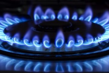 Gobierno aumenta recargo del gas en medio de crisis, afectando las facturas de los hogares en diversas regiones