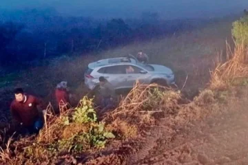 Accidente en Ruta 18: auto colisiona con montículo de tierra en desvío inesperado