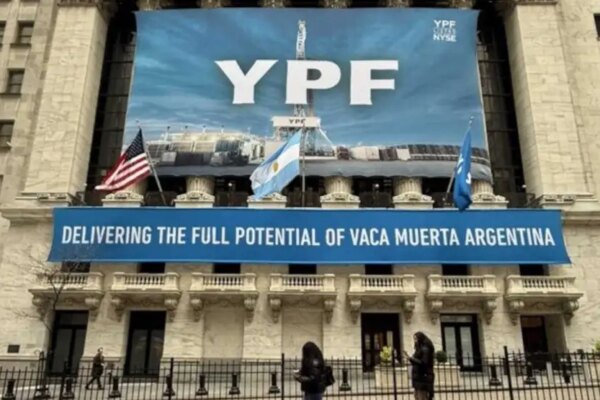 YPF enfrenta incertidumbre tras el nuevo fallo adverso de la Justicia de EE.UU. sobre sus operaciones.