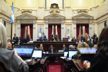 “Bajate de ahí”: chats calientes en Senado, el riesgo del Plan B y “Mil Jóvenes” con Milei