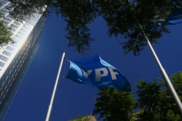 Gobierno solicita a la jueza Preska suspender fallo de YPF y rechaza negociar con los demandantes
