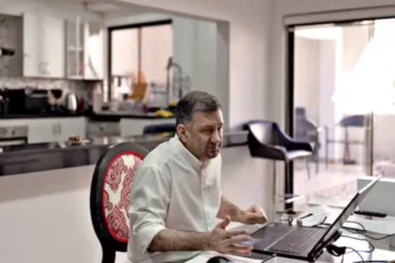 Kueider afirma que pagará por irregularidades, pero no por acciones que no cometió