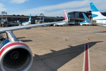 Controladores aéreos preparan medidas de fuerza en días claves de las vacaciones de invierno 