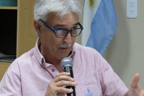 Intendente planteó que la única forma para que los jubilados cobren más es “si se mueren muchos”