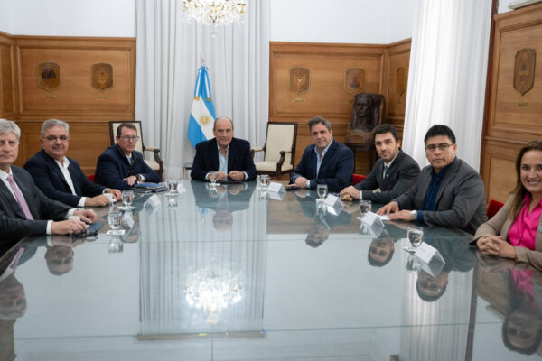 El Consejo de Mayo se reunió para comenzar a debatir una reforma laboral