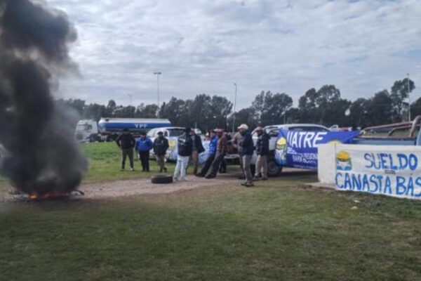 Los trabajadores agrarios cortan rutas por tercer día consecutivo