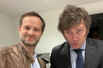 Javier Milei y la lucha contra los “parásitos mentales”: la respuesta de Cristina Kirchner y la influencia de Axel Kaiser