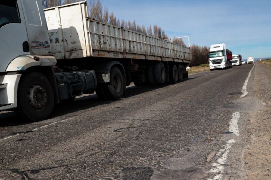 Río Negro demanda al gobierno por el abandono de una ruta, exigiendo reparación urgente tras deterioro extremo