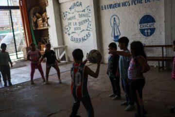 Unicef destaca la reducción de la pobreza infantil en Argentina y prevé una tendencia positiva hacia 2025