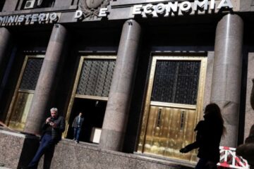 Gobierno enfrenta $45 billones en vencimientos de deuda en pesos tras aumento de tasas para controlar el DÓLAR antes de elecciones.