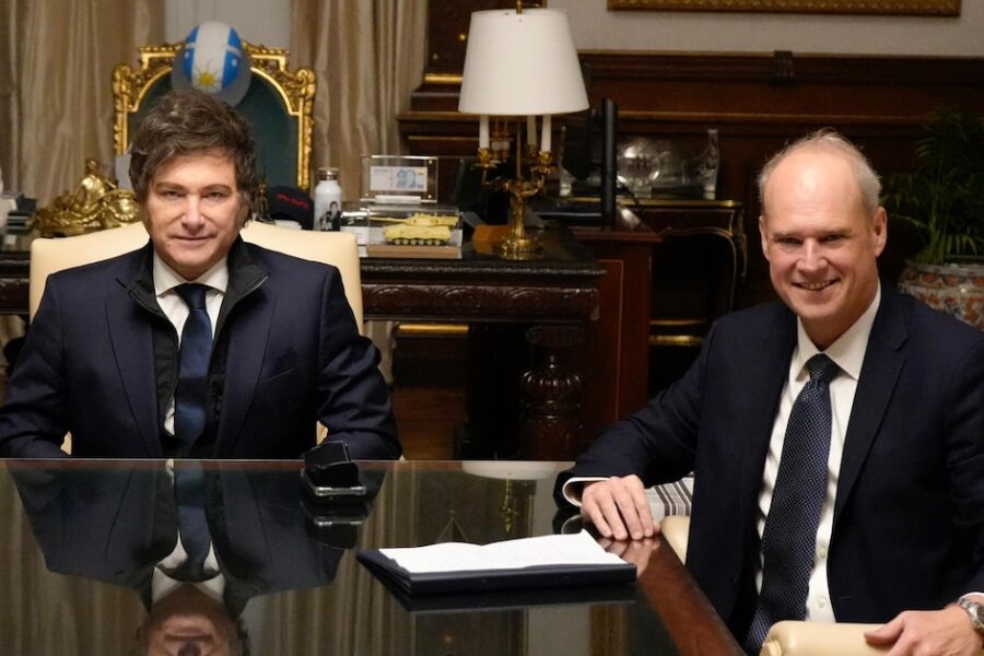 Adeba subraya el impacto positivo de la aprobación de la revisión del acuerdo con el FMI y el desembolso de USD 2.000 millones