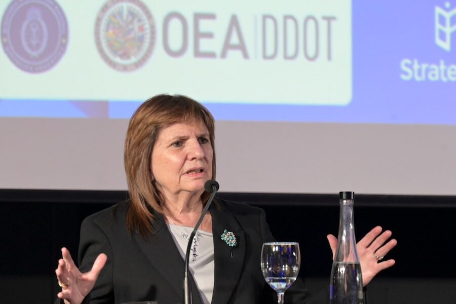 Patricia Bullrich presenta protocolo para fiscalizar redes sociales con agentes encubiertos en investigaciones de delitos complejos