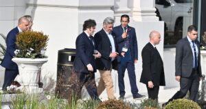 La Casa Rosada define si va a una cumbre de gobernadores en La Rural para dar una señal de acercamiento