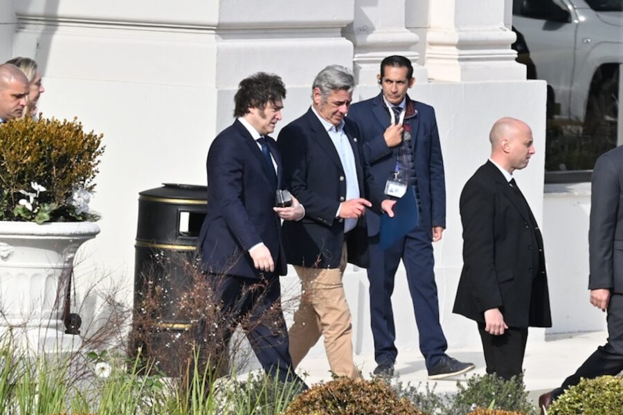 La Casa Rosada define si va a una cumbre de gobernadores en La Rural para dar una señal de acercamiento