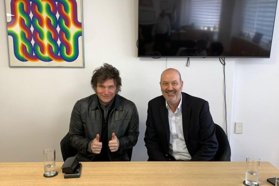 Javier Milei y Federico Sturzenegger celebran reformas en el Estado en brindis en Casa Rosada con el Gabinete presente