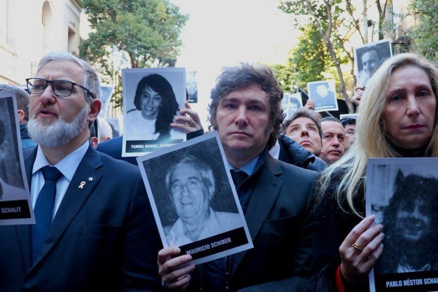 Javier Milei asistirá al acto por el 31° aniversario del atentado a la AMIA en el barrio de Once por las víctimas.