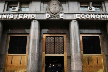 Ajuste fiscal: Gobierno estima que proyectos del Congreso sumarán 1,25% del PBI, mientras estimaciones privadas son menores