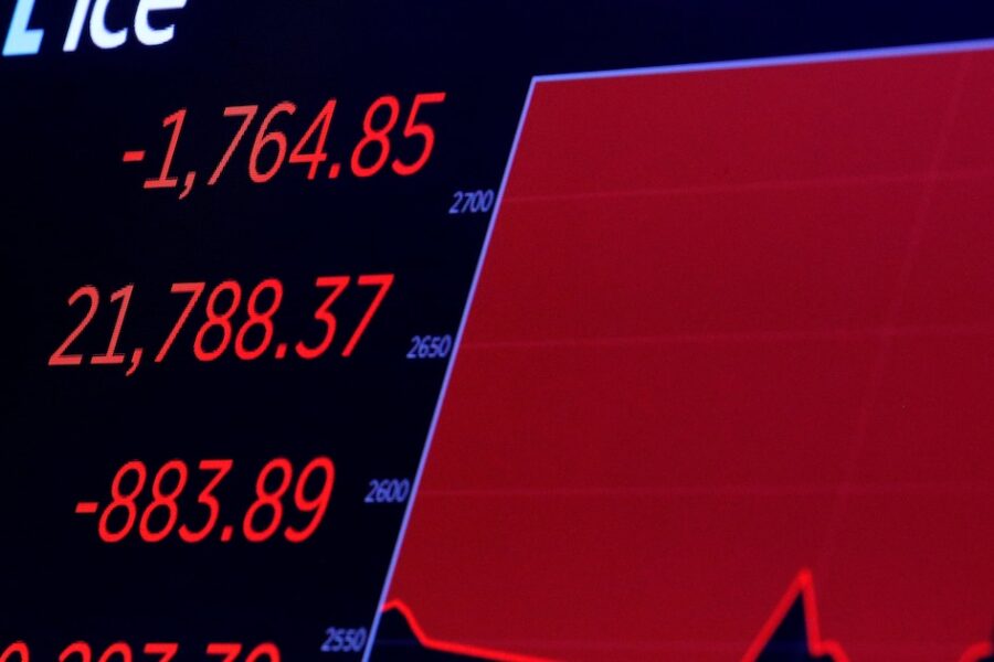 Mercado muestra señales de normalización: tasas a la baja y dólar estable sin intervención, atención al BCRA.