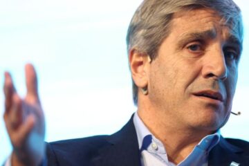 Caputo considera que Argentina puede regresar a mercados internacionales con tasas por debajo del 9% si mejora el riesgo país