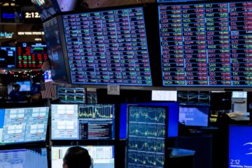 Mercados: acciones y bonos argentinos operan con leve baja y escasa liquidez por el feriado de EEUU