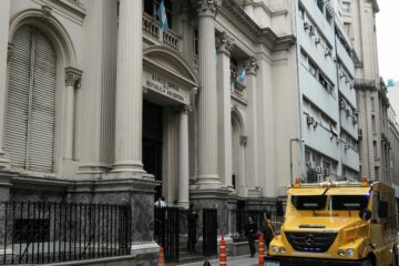 Gobernadores y empresas enfrentan deudas por USD 1.740 millones y presionan al BCRA antes de las elecciones