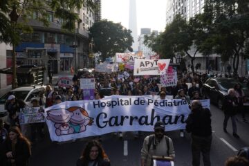 Los trabajadores, médicos y residentes del Hospital Garrahan preparan una nueva movilización a Plaza de Mayo