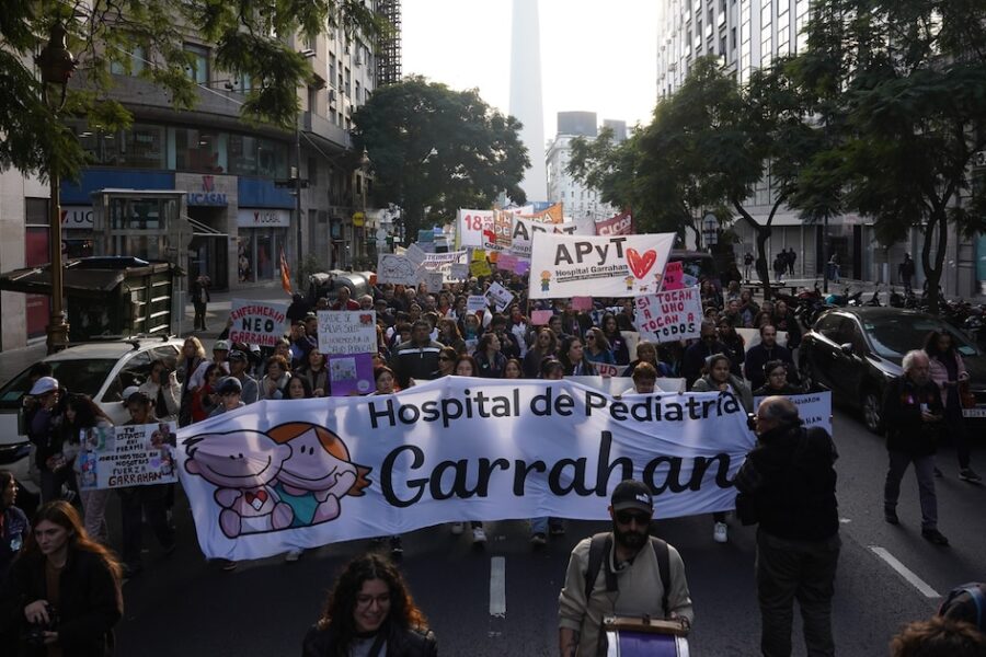 Los trabajadores, médicos y residentes del Hospital Garrahan preparan una nueva movilización a Plaza de Mayo