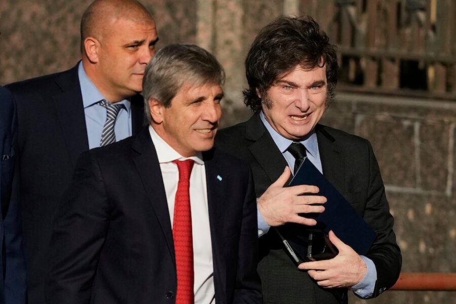 Gobierno celebra baja inflación, pero analistas advierten que el dólar influirá en el panorama electoral de octubre