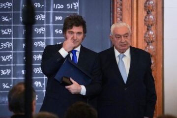 Adelmo Gabbi apoya a Javier Milei y solicita cambios al Presidente tras veto a aumento jubilaciones en la Bolsa de Comercio