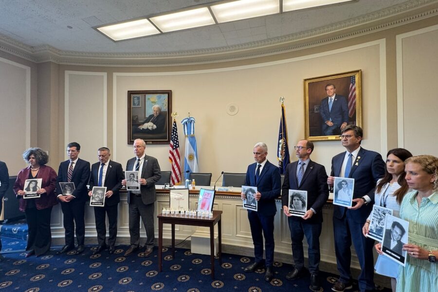 El Congreso de EEUU rinde homenaje a las víctimas de la AMIA y pide juzgar a los terroristas de Irán