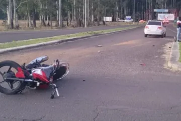 Grave accidente en Concordia deja a una mujer herida y tres niños en observación médica tras el impacto.
