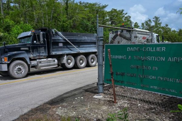 Florida se alista para la controvertida apertura de “Alligator Alcatraz” en medio de la polémica