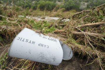 Aumento de muertes en Texas mientras el gobernador alerta sobre nuevas lluvias inminentes