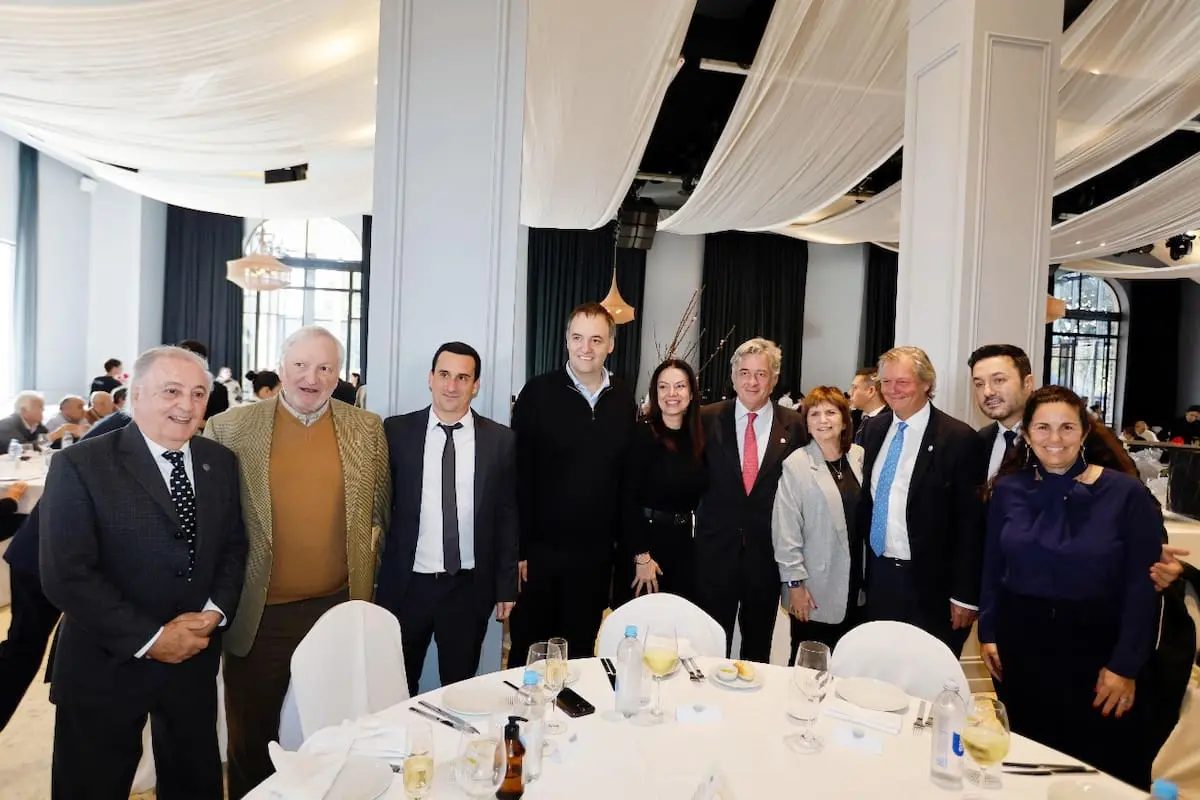 Almuerzo electrizante: figuras del Gobierno y cúpula de la Rural se unen en un evento exclusivo