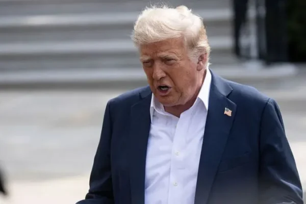 Trump impone aranceles del 30 % a México y la Unión Europea