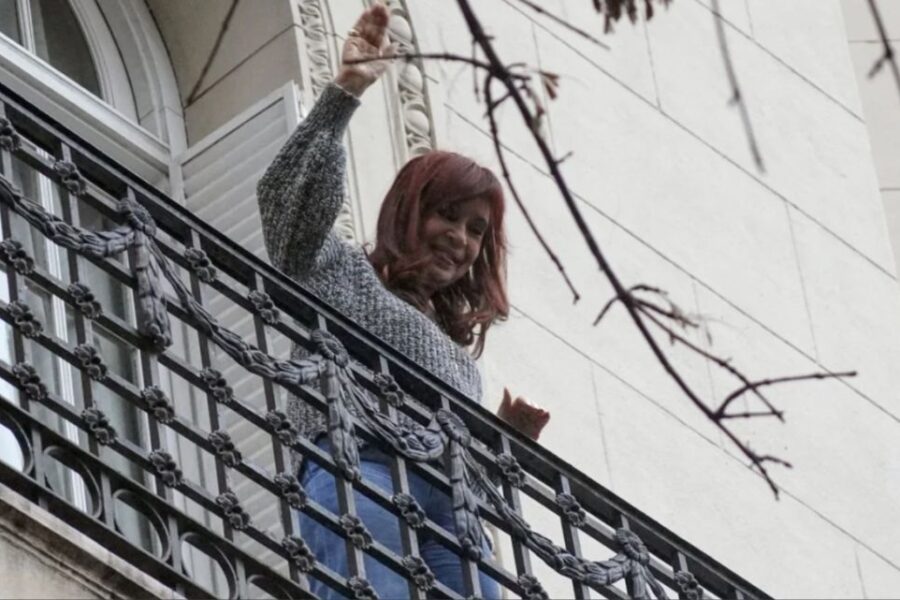 Cristina Kirchner en prisión domiciliaria por 20 días: el impacto del “efecto balcón” se desvanece en el living