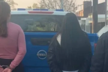 Balacera deja caos en barrio El Pozo de Paraná: arrestan a dos mujeres involucradas en el incidente