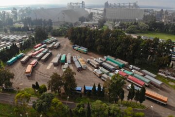 Camiones de carga inundarán los puertos debido a la actividad del campo