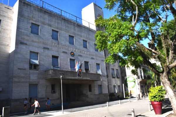 Azcue reglamenta la actividad gremial en Concordia